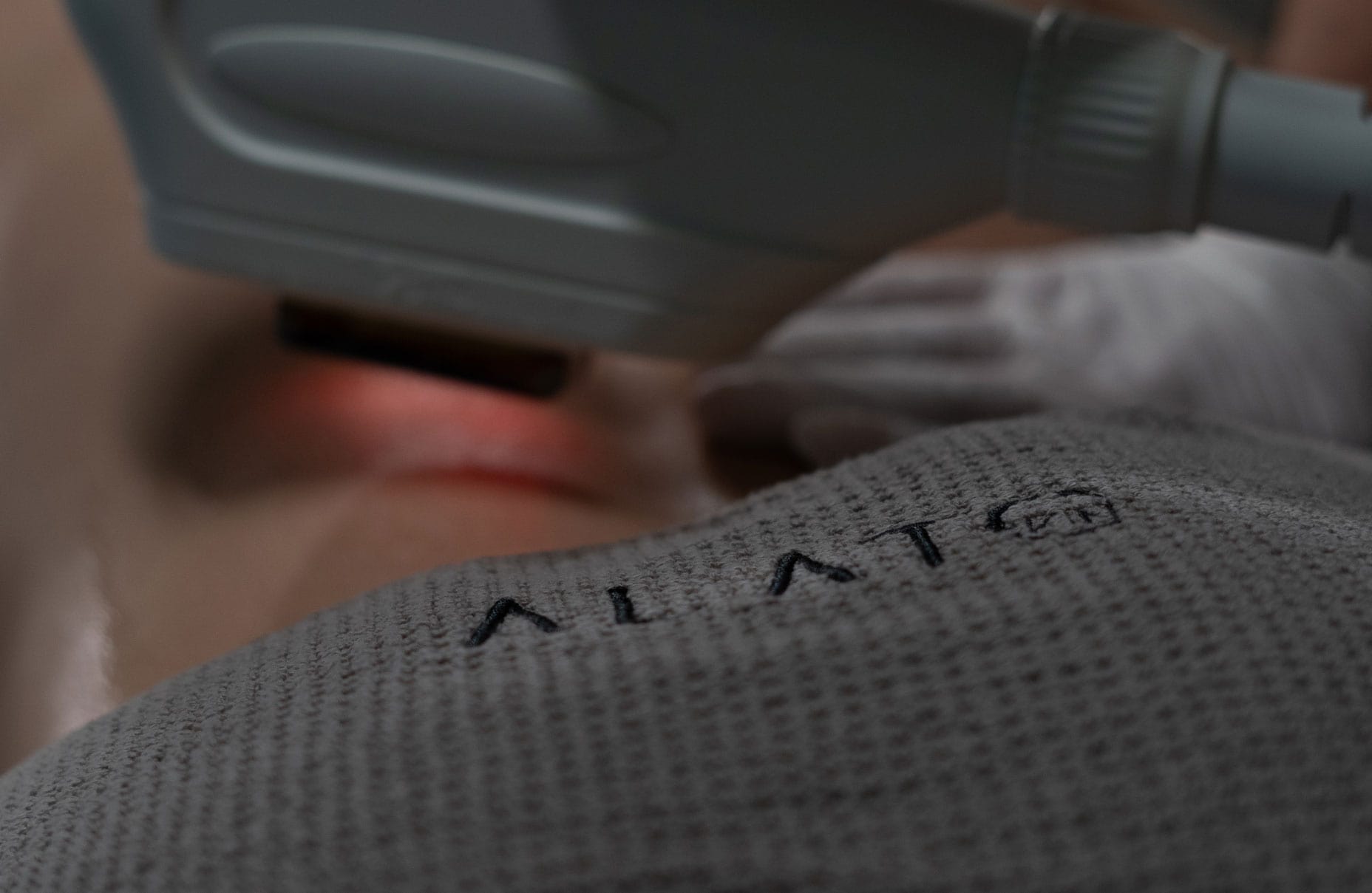 Tratamientos ALATO: ALATO LÁSER SHR Tratamientos ALATO: ALATO LÁSER SHR. Elimina el vello no deseado de tu cuerpo sin sentir dolor.